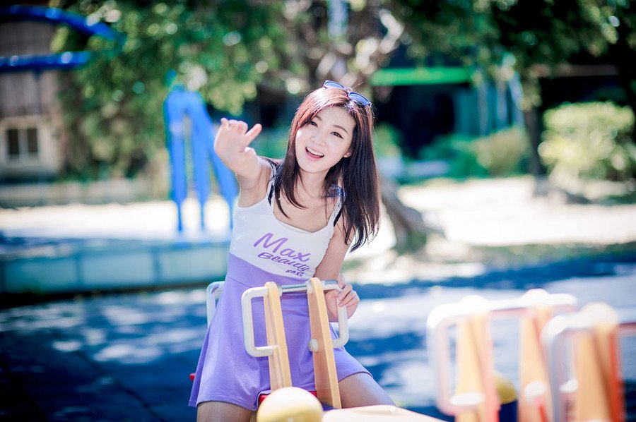“把船靠岸，迎都督遗体回营！”吕蒙站起来，深深的吸了一口气，看向众人道：“派人赶往建业，将此事报知主公。”